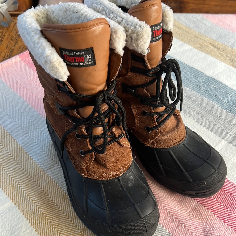 Snow boots